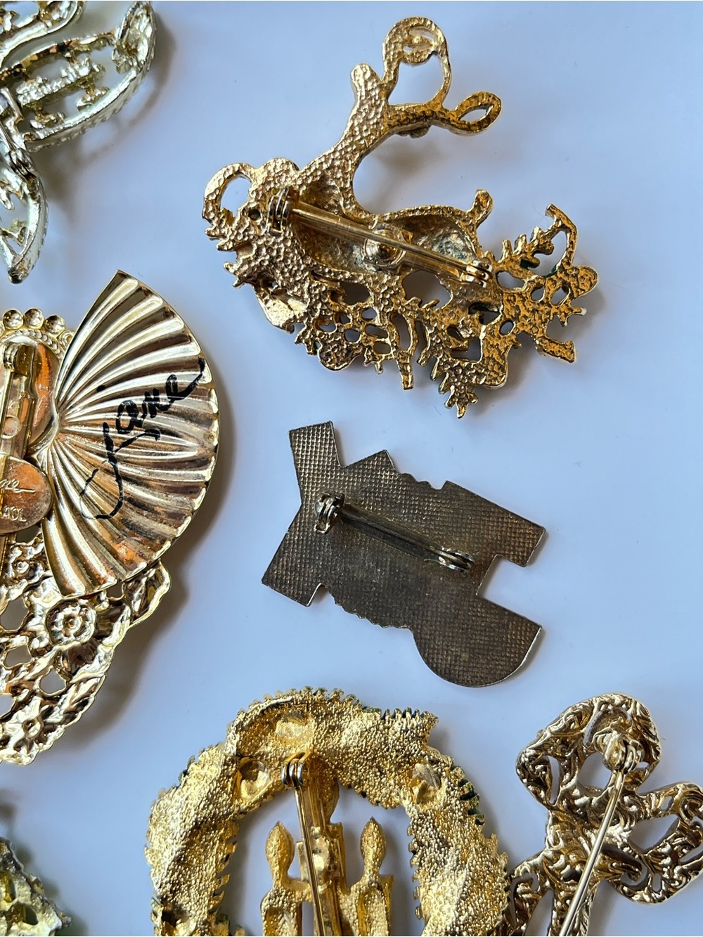 Christmas Holiday Brooch lot of 21 pcs mixed designer gold silver toned jewelry - Picture 12 of 13